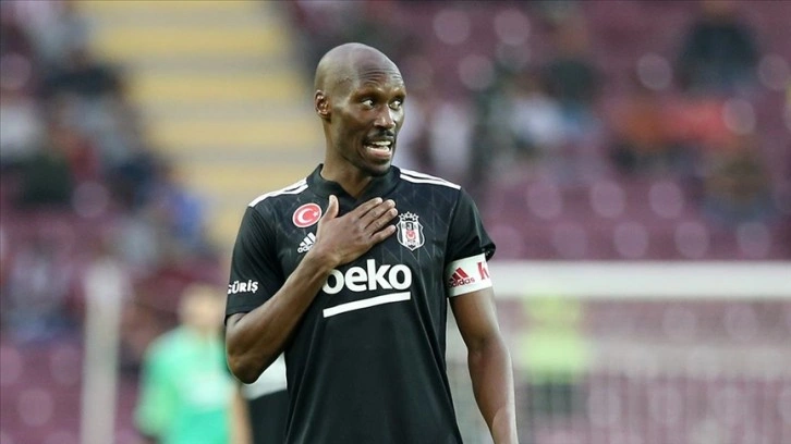 Beşiktaş'ta Atiba Hutchinson dönemi sona eriyor