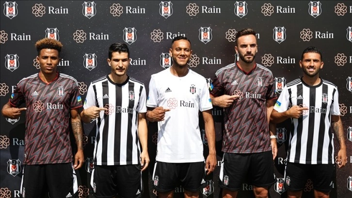 Beşiktaş'ta yeni sezon forma tanıtımı yapıldı