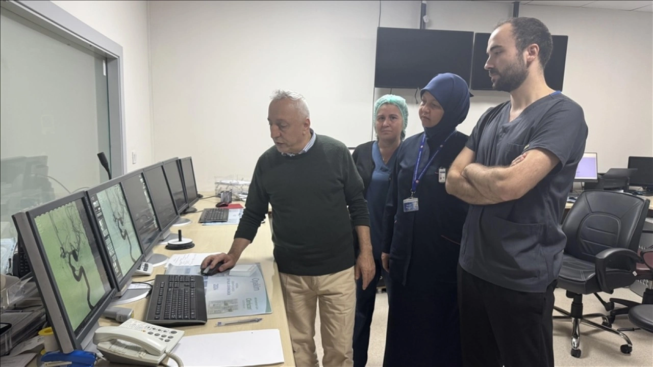 Beynindeki "dev anevrizma"dan kapalı yöntem ameliyatla kurtuldu