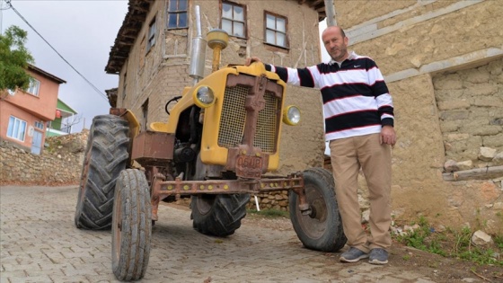 Bilecikli esnaf 1959 model traktörüne gözü gibi bakıyor