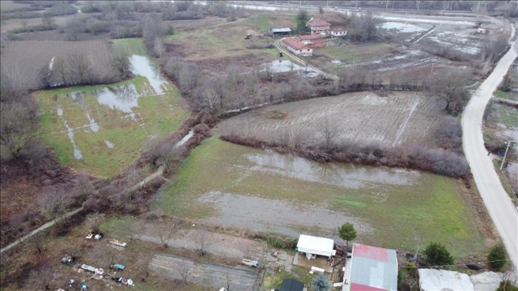 Bilecik'te selin etkili olduğu köyde tarım arazisi ve yolları su bastı