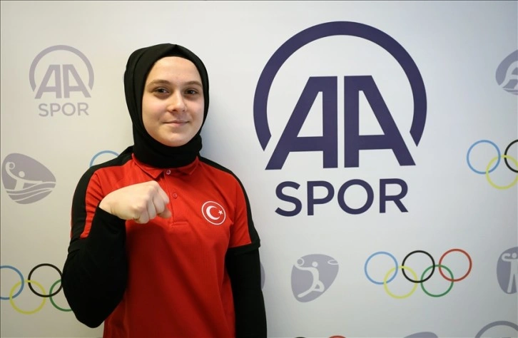 Bileği dünyada bükülmeyen 15 yaşındaki şampiyon: Esra Akbaş