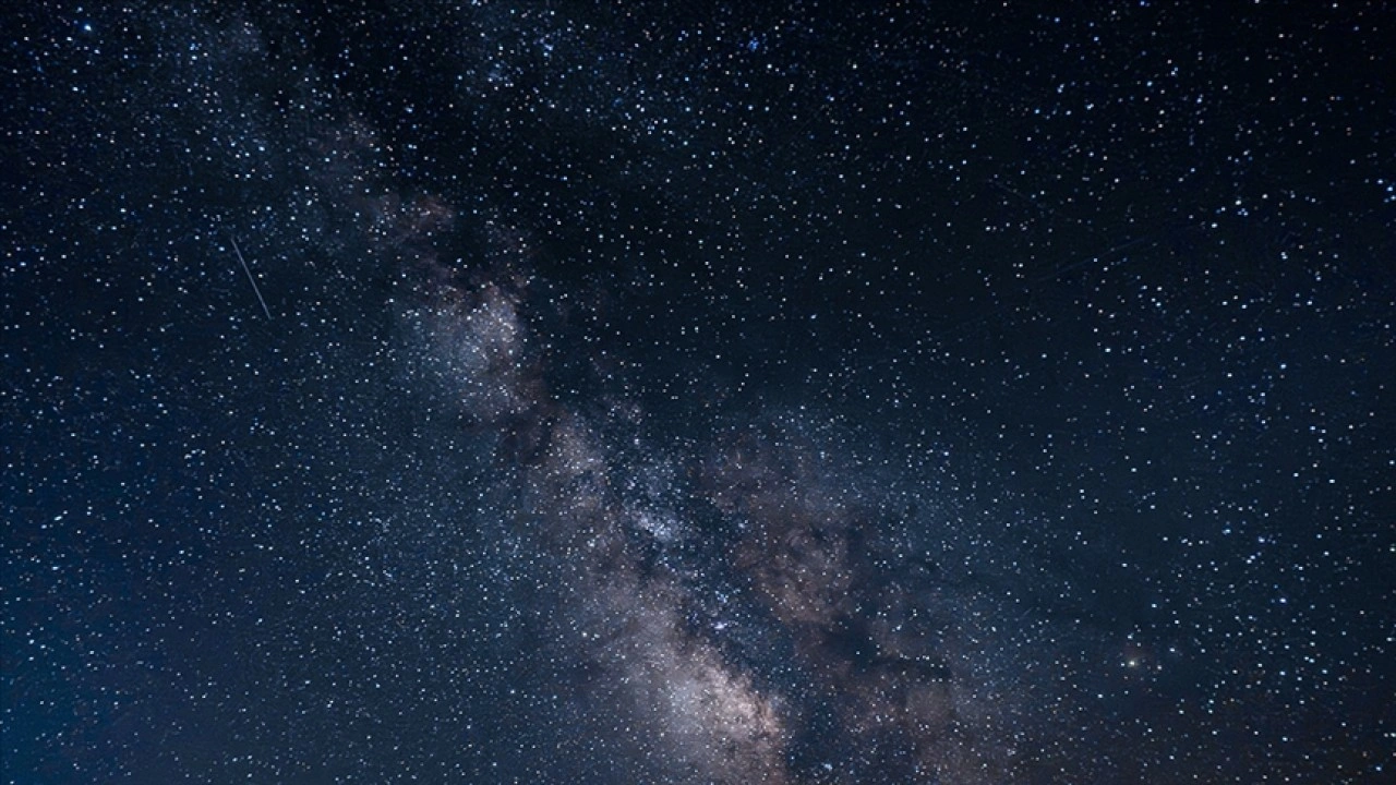 Bilim insanları, 12 milyar yıl öncesine ait Samanyolu benzeri dev galaksi keşfetti