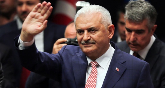 Binali Yıldırım, Cumhurbaşkanlığı Külliyesi'ne gitmek üzere evinden ayrıldı