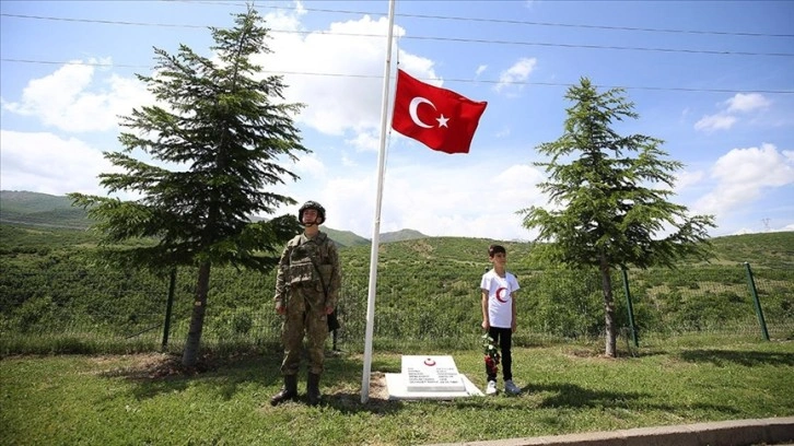 Bingöl'de PKK'lı teröristlerce şehit edilen silahsız 33 asker anıldı