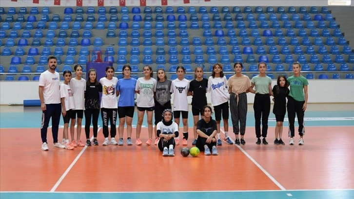 Bingöllü kız sporcuların hedefi hentbolda ay-yıldızlı forma