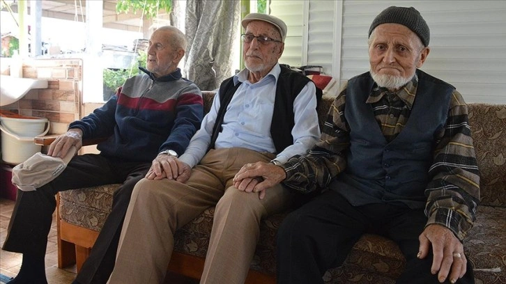 Bir asrı deviren asker arkadaşları, 70 yıl sonra özlem giderdi