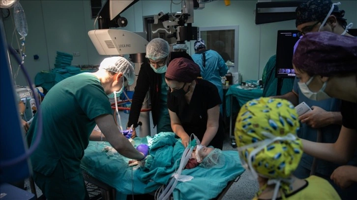 Bir kilo 600 gram doğan bebek, nadir yapılan ameliyatla
