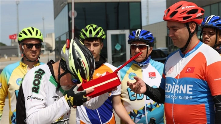 Bisikletçilerin Selanik'ten Samsun'a taşıdığı "Ata toprağı" Tekirdağ'a ulaş