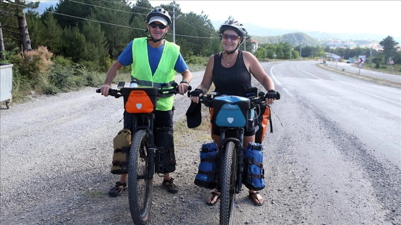Bisikletle dünya turuna çıkan Yeni Zelandalı çift Türkiye'yi pedallıyor