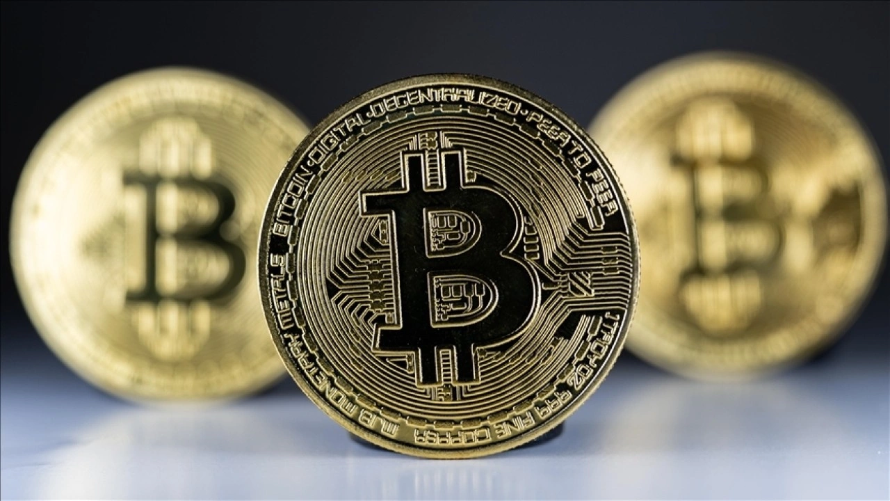 Bitcoin'in fiyatı artan risk iştahı ve kurumsal taleple rekor tazeledi