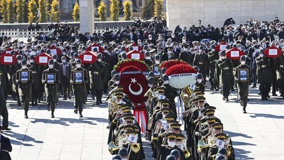 Bitlis&#039;teki helikopter kazasında 11 askerin şehit düşmesi Türkiye&#039;yi yasa boğdu