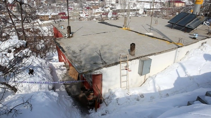 Bitlis'te çığ riski nedeniyle 40 ev boşaltıldı