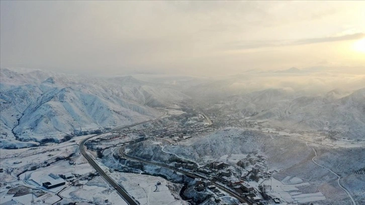 Bitlis'te kar etkili oldu