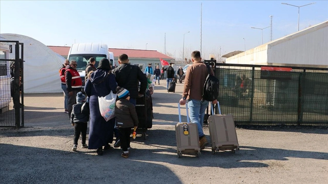 BM: Esed'in devrilmesinin ardından 1,5 milyondan fazla Suriyeli geri döndü