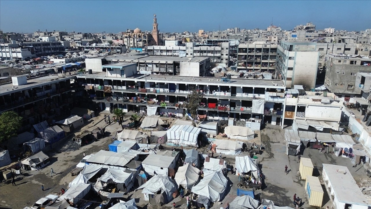 BM: Gazze'de yerinden edilmiş 75 bin Filistinli UNRWA'ya ait 100'ü aşkın binaya sığın