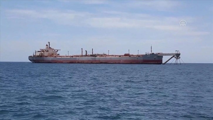 BM: Kızıldeniz'de tehlike arz eden tankeri kurtarma çalışmalarının ilk aşaması tamamlandı