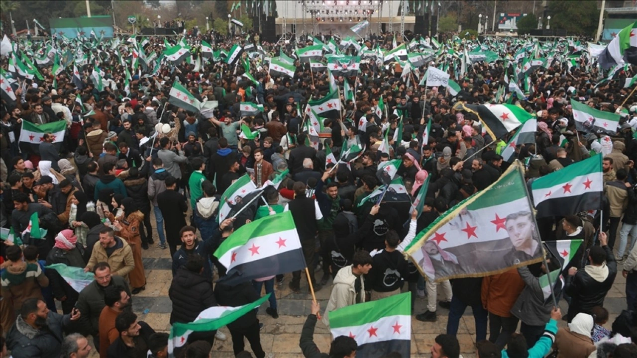 BM, Suriyeli m&uuml;lteciler ve &uuml;lke i&ccedil;inde yerinden edilmişlerin geri d&ouml;n&uuml;şlerinin s&uuml;receğine inanıyor