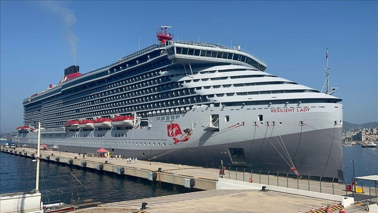 Bodrum'a "Resilient Lady" kruvaziyeriyle 2 bin 572 yolcu geldi