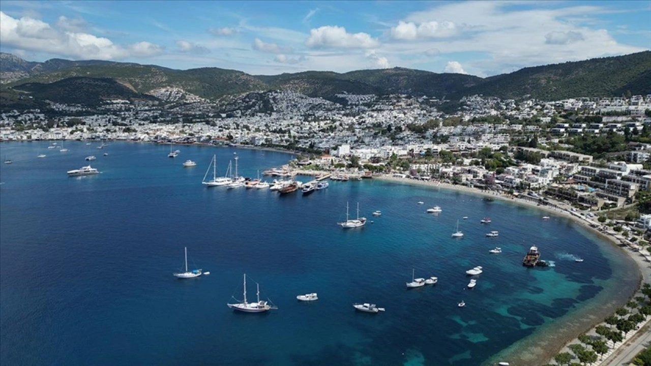 Bodrum'un guletleri misafirlerini mavi yolculuğa çıkarıyor