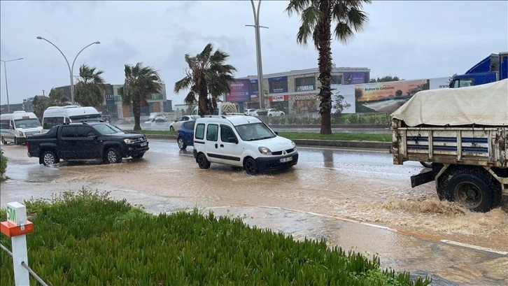 Bodrum ve Marmaris'te sağanak etkili oluyor