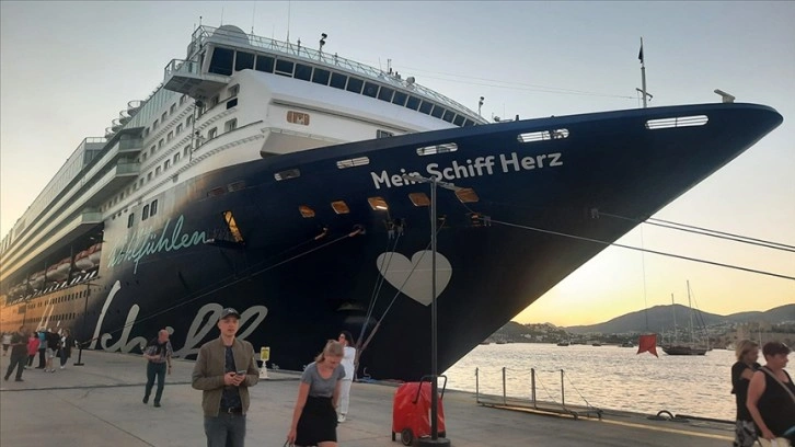 Bodrum'a 'Mein Schiff Herz' ile 1743 yolcu getirildi