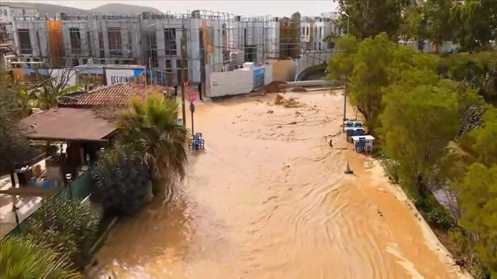 Bodrum'da içme suyu isale hattı patladı