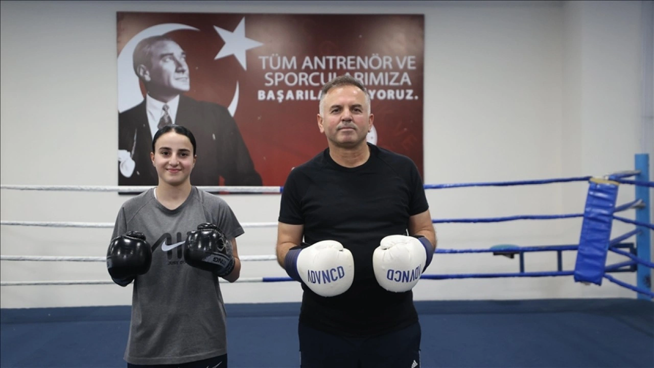 Boksör okul müdürünün şampiyon öğrencisi