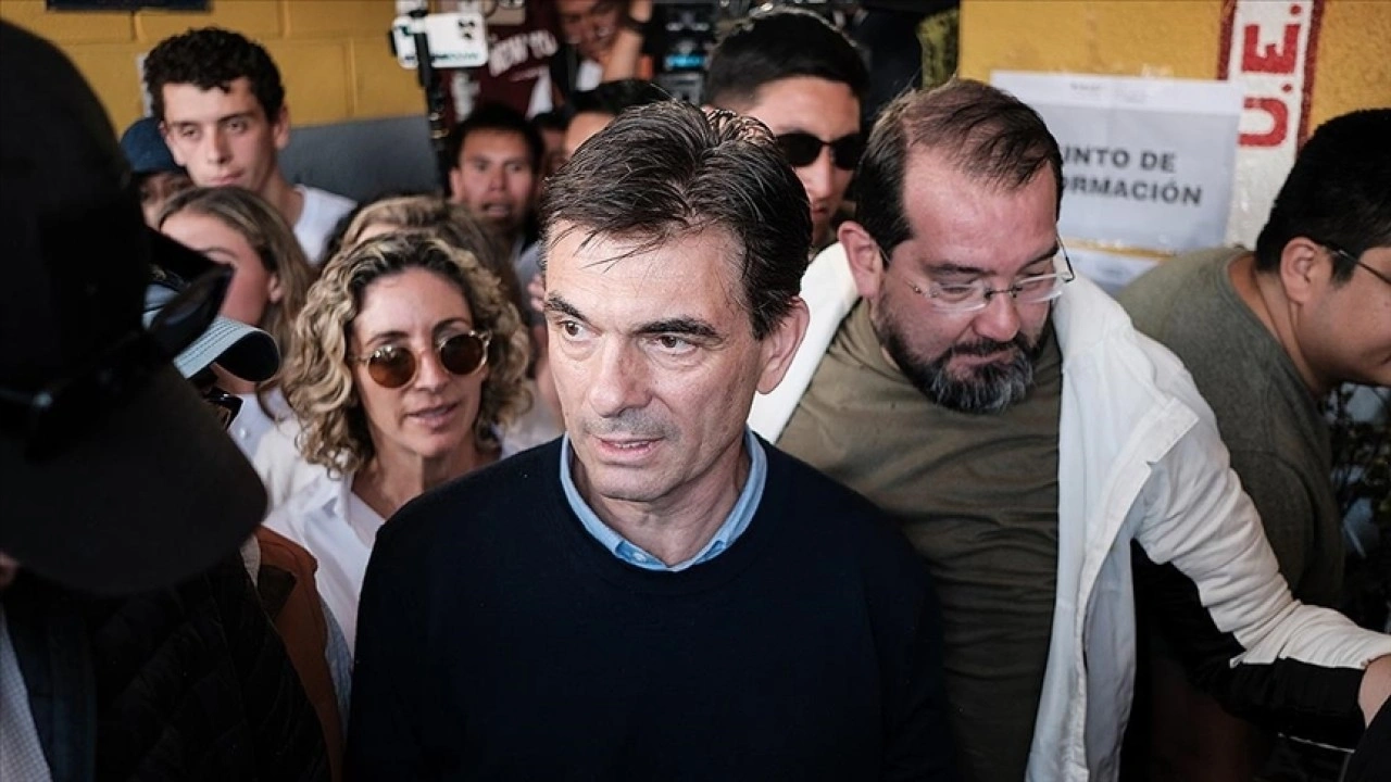 Bolivya'da seçimleri kazanan yeni Devlet Başkanı Paz yemin etti