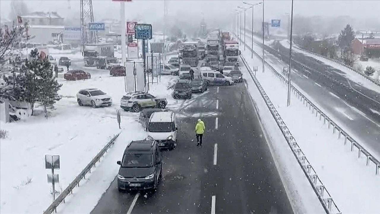 Bolu'da Gerede-Karab&uuml;k kara yolu ulaşıma kapandı