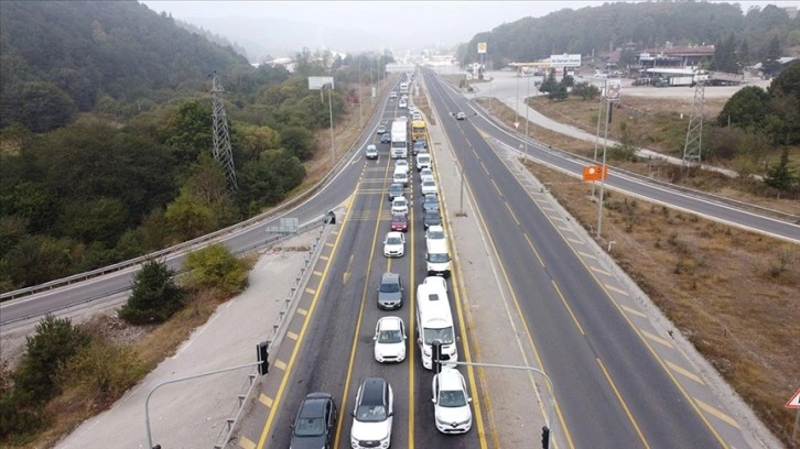 Bolu Dağı geçişinde onarım çalışması alternatif güzergahta trafik yoğunluğuna neden oldu