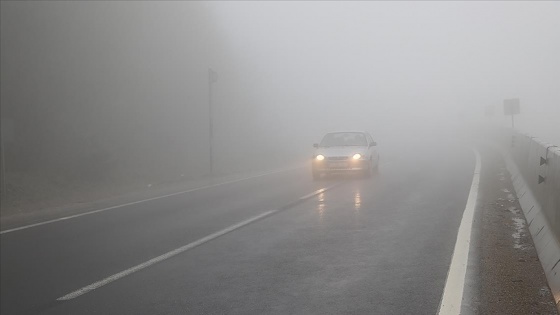 Bolu Dağı'nda sis ve sağanak nedeniyle görüş mesafesi 25 metreye kadar düştü