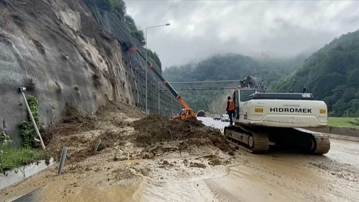 Bolu Dağı Tüneli İstanbul istikameti heyelan sebebiyle ulaşıma kapatıldı