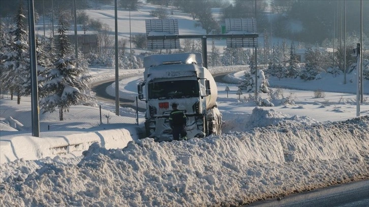 Bolu Dağı'nda kar yağışı etkisini kaybetti