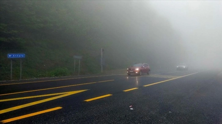 Bolu Dağı'nda sis görüş mesafesini azalttı