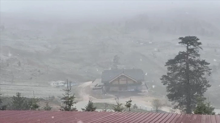 Bolu, Düzce, Sakarya ve Karabük'ün yüksek kesimlerine kar yağdı