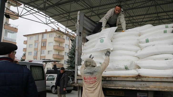 Bolu'daki arıcılara 69 ton şeker desteği sağlandı