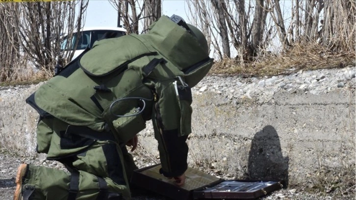 Bomba imha uzmanları ölümle yaşam arasındaki ince çizgide görev yapıyor