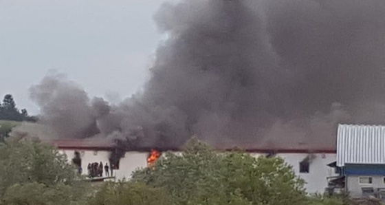 Bosna Hersek'te göçmen kampında büyük yangın: 30 yaralı