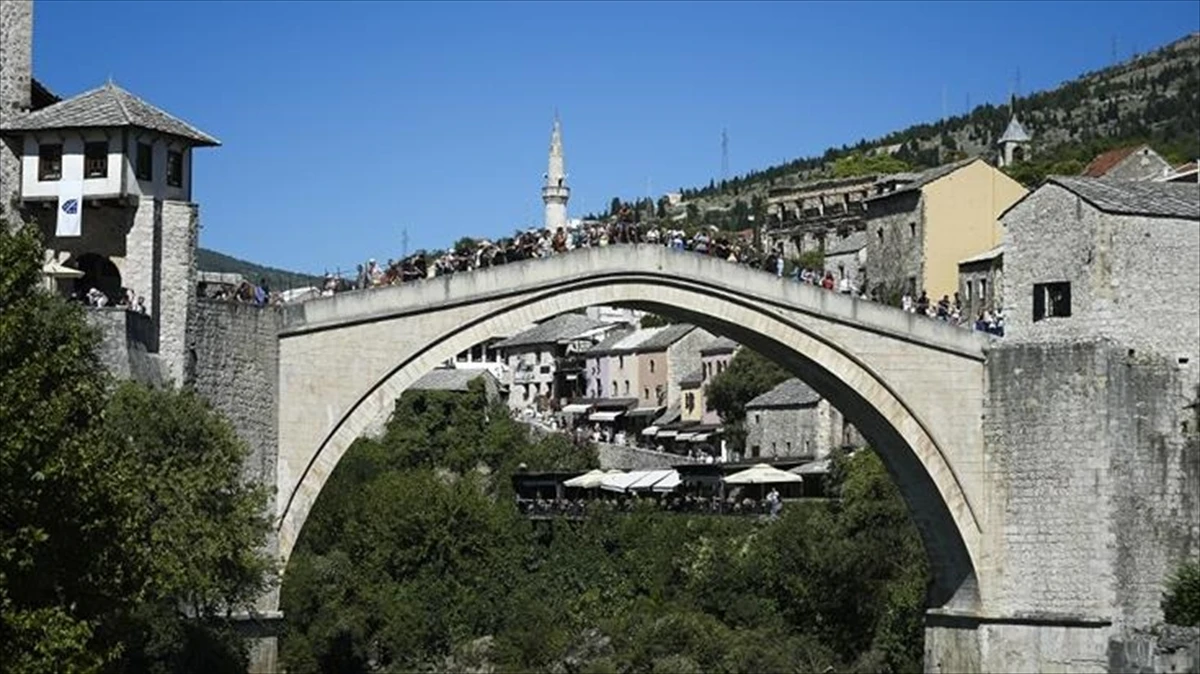 Bosna Hersek'te Osmanlı mirası köprüye ev sahipliği yapan Mostar, her mevsim turistlerin uğrak noktası