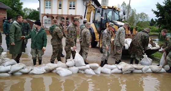 Bosna Hersek'te yaşanan taşkınlar hayatı felç etti