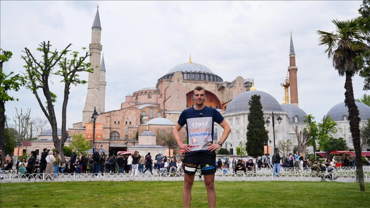 Bosna Hersekli sporcu, kanser hastasına destek yolculuğunu İstanbul'da tamamladı