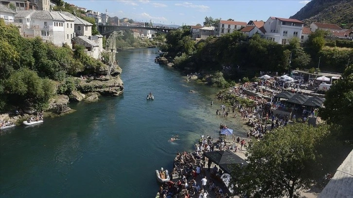 Bosna Hersek'te 456. Geleneksel Mostar Köprüsü Atlayışları yapıldı