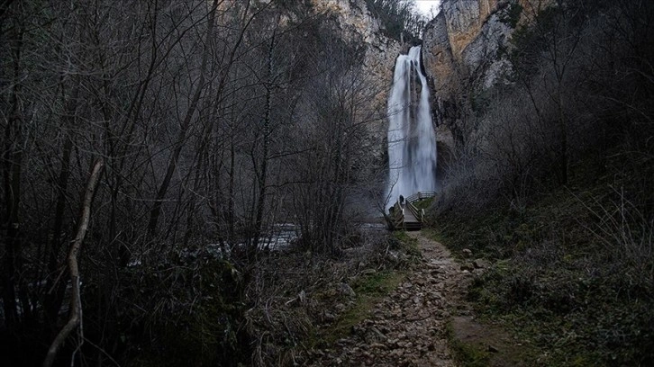 Bosna Hersek'te doğal güzelliğiyle turistleri hayran bırakan şelale: Blihe