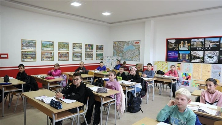 Bosna Hersek'teki 4 bin nüfuslu kasabanın tek okulunda öğrenciler "Türkçe" öğreniyor