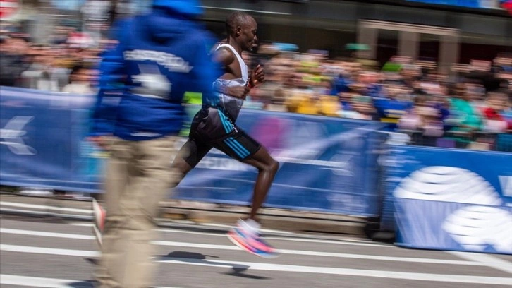 Boston Maratonu'nda ipi Kenyalı atletler göğüsledi