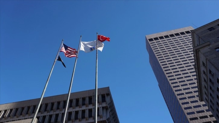 Boston şehir merkezindeki meydana Türk bayrağı çekildi