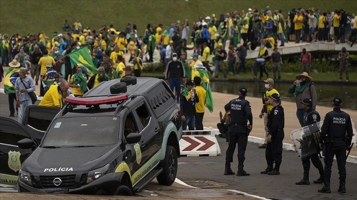 Brezilya’da eski Devlet Başkanı Bolsonaro destekçisi 1200 kişi gözaltına alındı