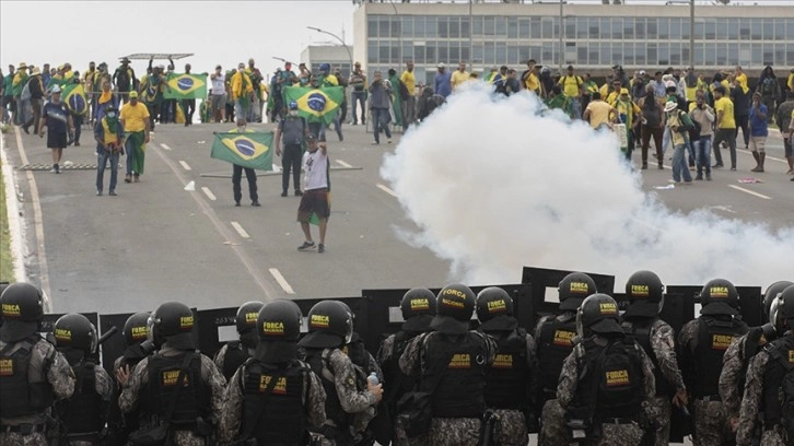 Brezilya'da, Kongre baskınında ihmali olduğu gerekçesiyle ordu komutanı görevden alındı
