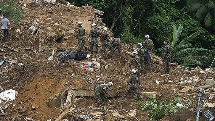 Brezilya'daki selde arama kurtarma çalışmaları hava muhalefetine takıldı